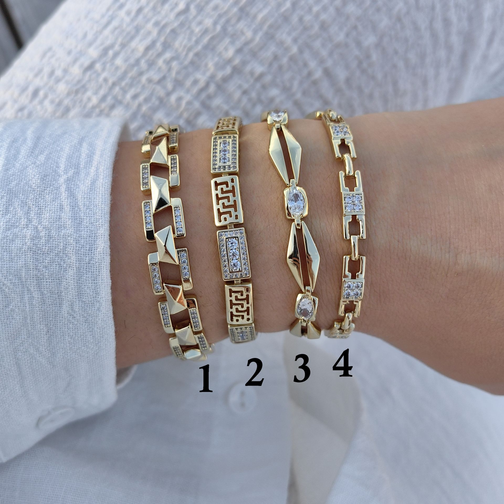 14 AYAR ALTIN RENGİ BİLEKLİKLER