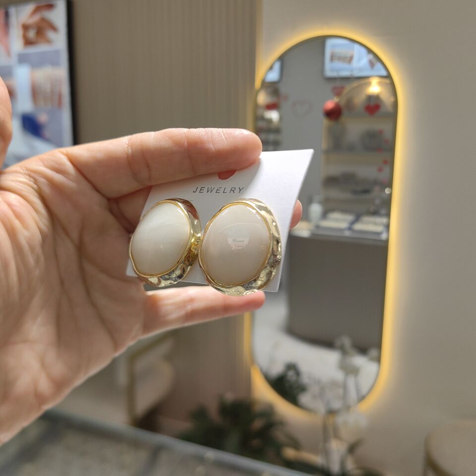 EKRU VİNTAGE KÜPE