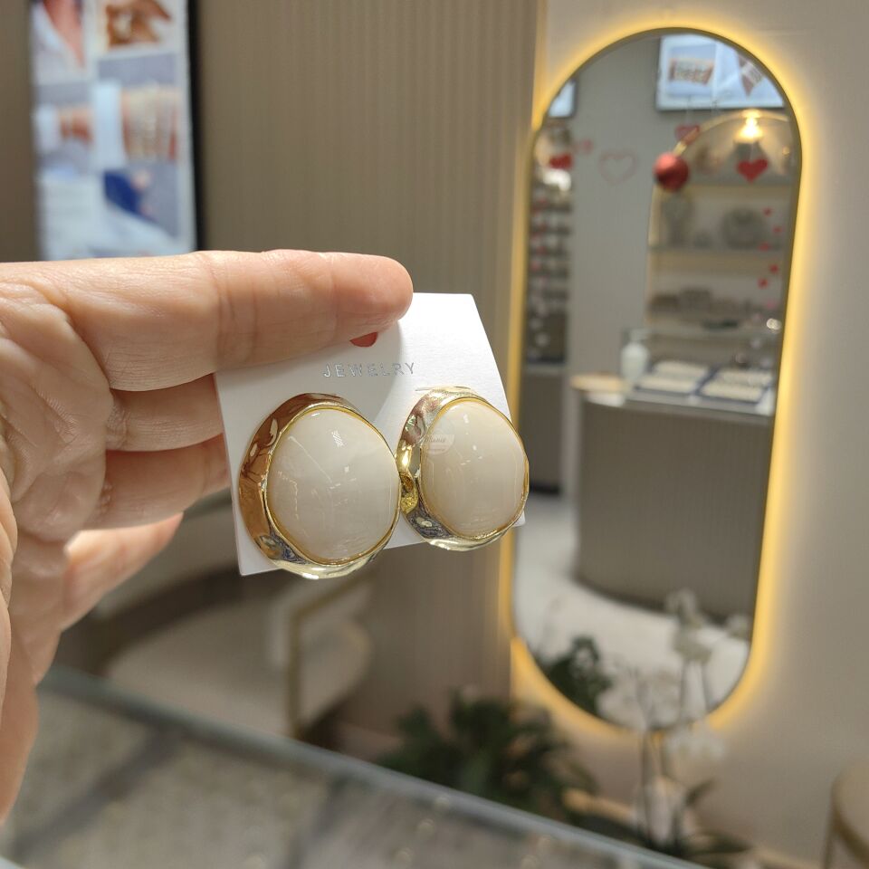 EKRU VİNTAGE KÜPE