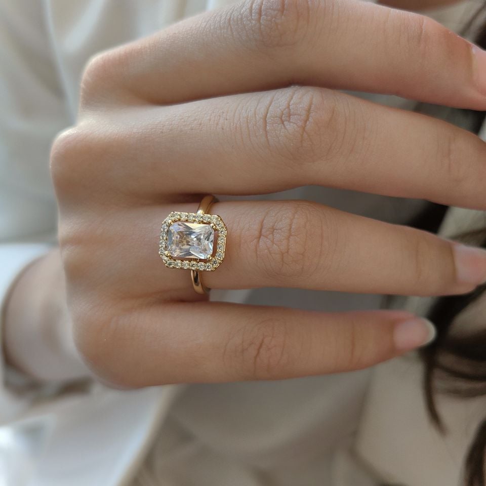 14 AYAR ALTIN RENGİNDE BAGET YÜZÜK