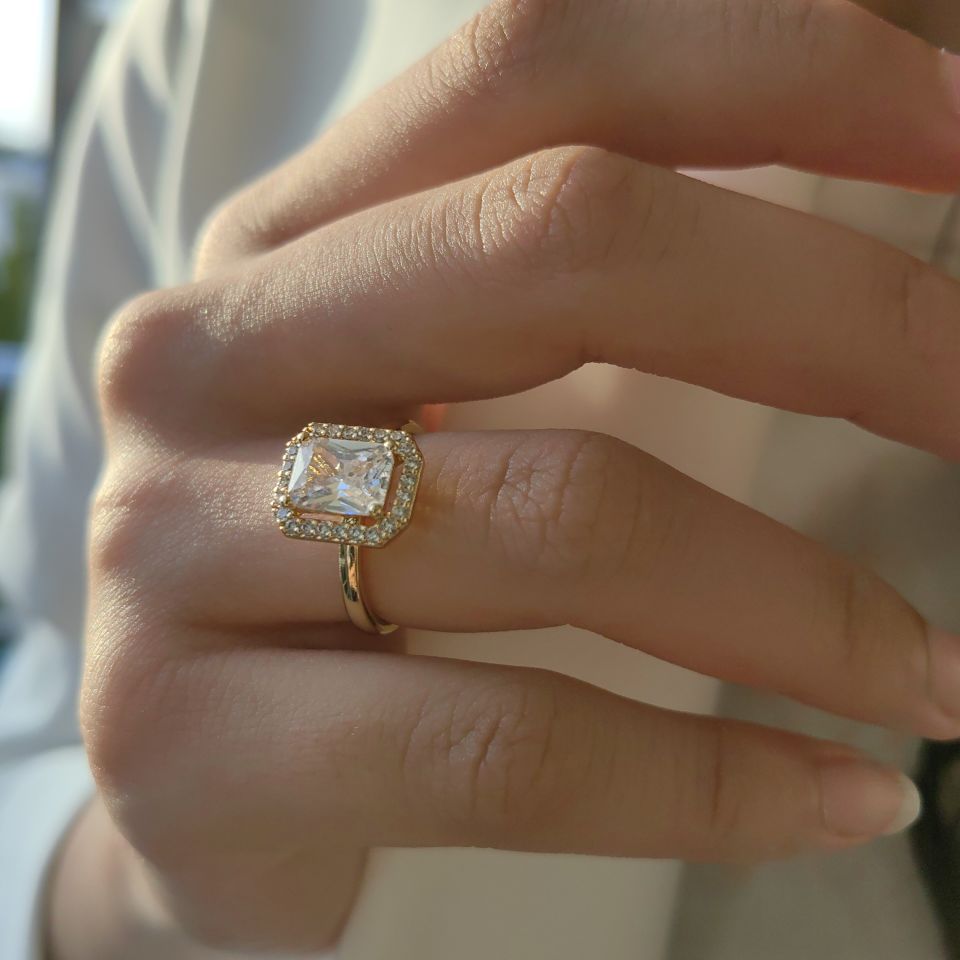 14 AYAR ALTIN RENGİNDE BAGET YÜZÜK