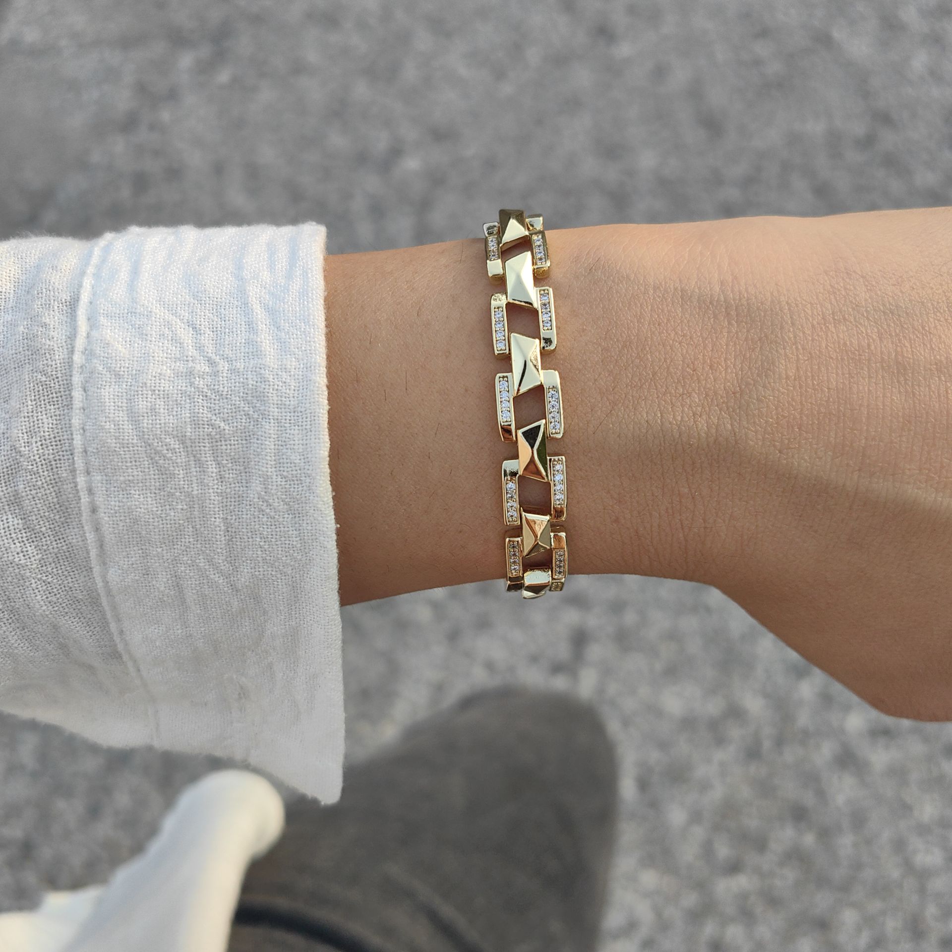 14K ALTIN KAPLAMA KARE KESİM TAŞLI BİLEKLİK