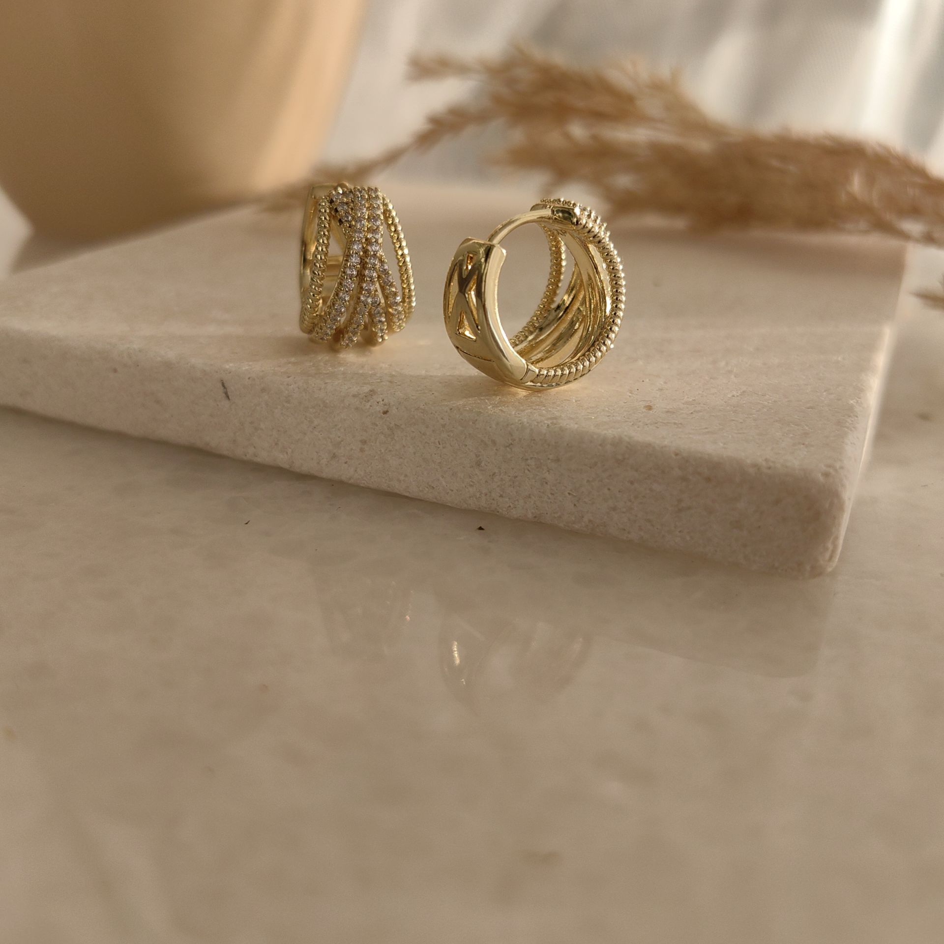 14K ALTIN KAPLAMA ZARİF KÜPE