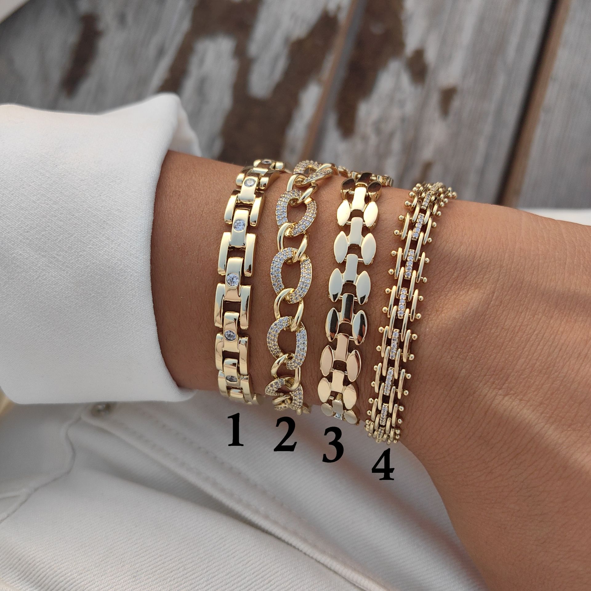 14K ALTIN RENGİNDE BİLEKLİKLER