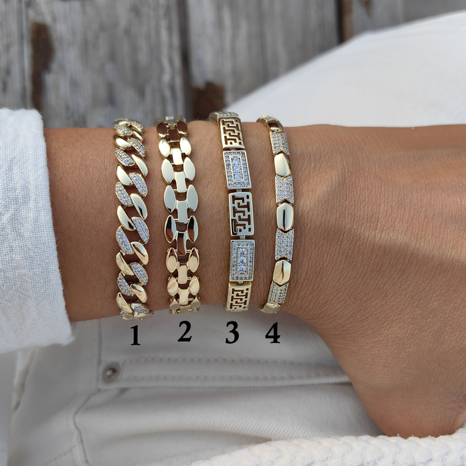 14K ALTIN RENGİNDE BİLEKLİKLER